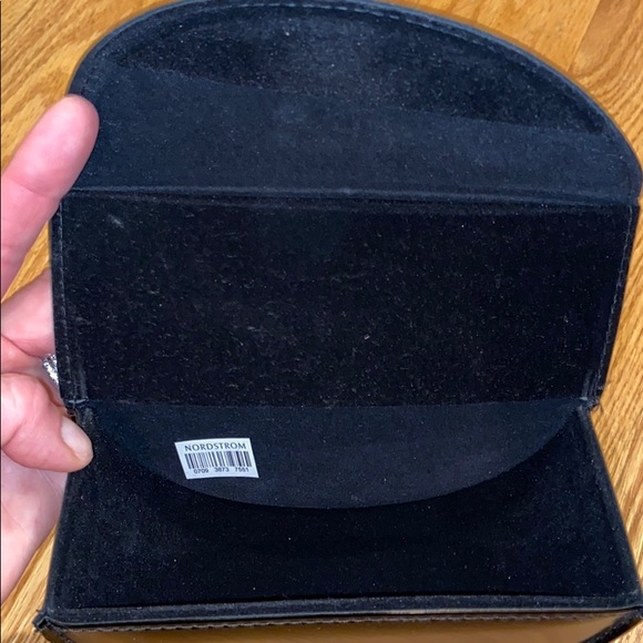 Marc by Marc Jacobs glasses case - Picture 3 of 3